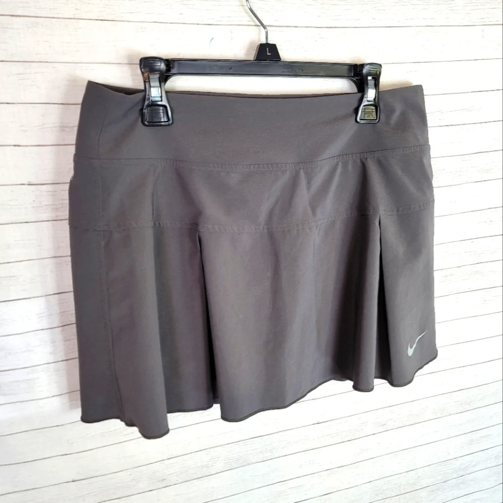 NIKE GRAY PULL ON MINI SKORT, SZ SMALL